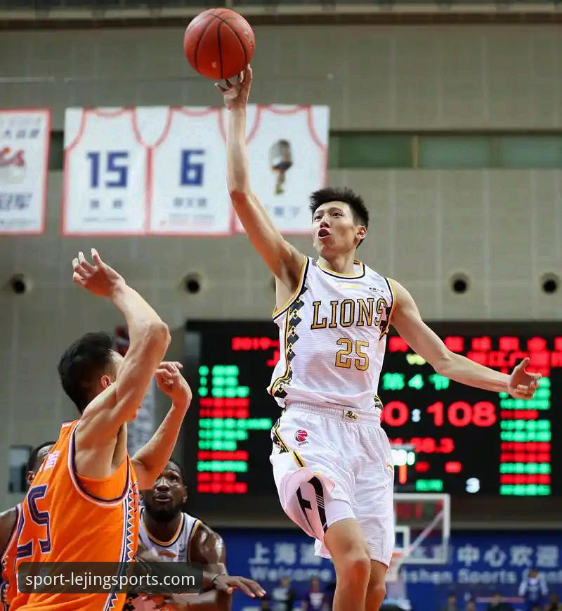 CBA季后赛生死时速：山西vs青岛G2对比分析——团队进攻vs个人爆发，谁更胜一筹？